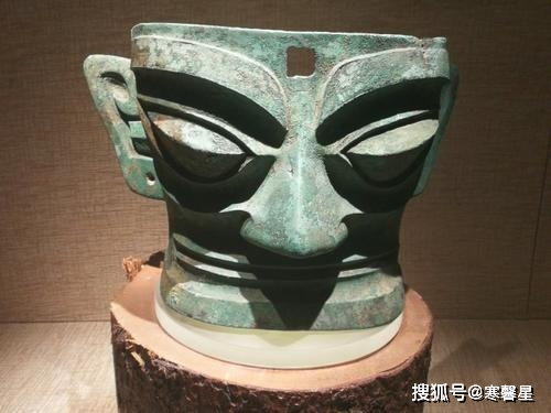 三星堆出土的许多奇怪的青铜面具(三星堆都出土了什么)