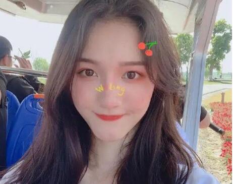 刘璐事件:女演员在火车站大吵大闹,被公司解约(女演员刘璐年龄)