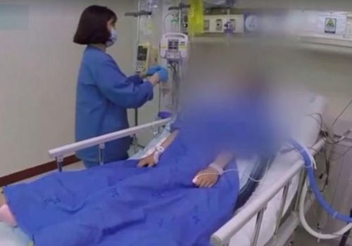 19岁韩国女学生在公共厕所吸入臭气昏迷(韩国女学生都化妆吗)