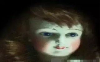 孩子的母亲认为女儿的灵魂寄宿在娃娃里(女主是母亲和别人的孩子)