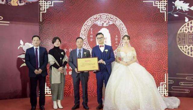 婚礼当天,新娘不能起床 伴娘担心一句话亮了(畅所欲言)