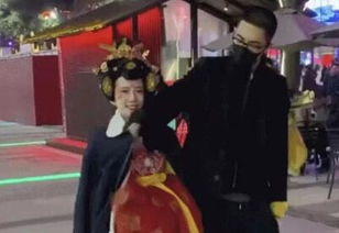 真人化唐妞不倒翁底座运行稳定 身姿轻盈如随风摇摆
