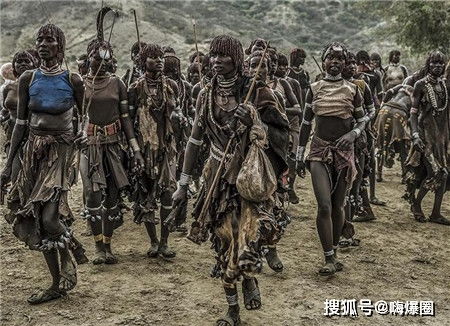 印尼的食人族部落真的吃人肉吗?(世界上最后一个食人族部落)