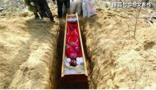 当寺庙里发现2000具婴儿尸体时,警方震惊了人类的残忍(中国寺庙有发现新冠的吗)