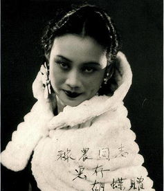 她死了,不得不写一封自杀遗书,把一切都说清楚(她不得不写作业的英语)