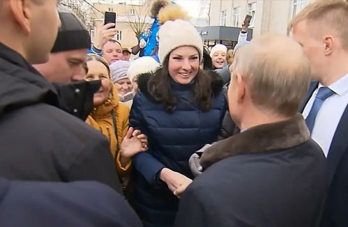 女孩勇气值得称赞 总统和女孩都很尴尬(他的勇气值得称赞英文)