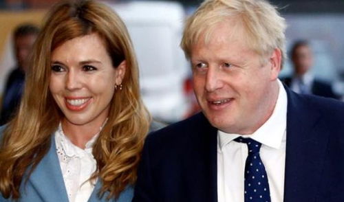 鲍里斯约翰逊主持唐宁街演讲,让英国第一女友卡丽西蒙兹着火了!(鲍里斯约翰逊身高多少)