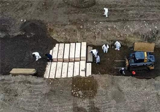 厄瓜多尔疫情震中的瓜亚基尔市政府现在正忙于收集和运输国内新冠(厄瓜多尔的疫情情况)