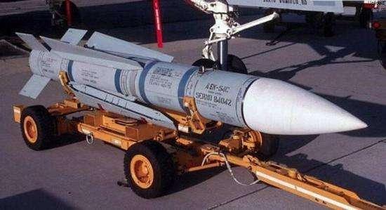 最新的中国霹雳-15空导弹和美国空军AIM(霹雳最新一部2021)