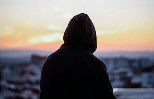 37岁母亲假扮成11岁少女,网上钓出了数百个恋童癖（Roo Powell）(假扮超人母亲的人是谁)