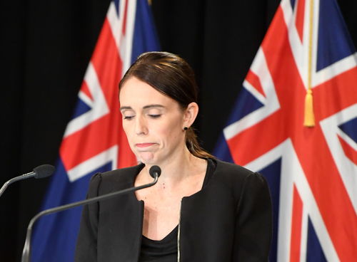 自减年薪回顾新西兰的抗疫过程,我们可以发现阿德恩与政府一起努