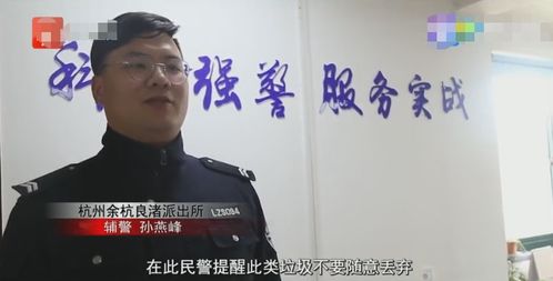 “充气女子”披头散发趴水里吓坏路人 民警提醒亮了（视频）(充气女子披头散发)