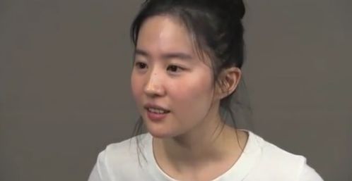 《花木兰》导演妮基卡罗分享了刘亦菲第一次为木兰试镜的视频片段(大鹏导演的《花木兰》)