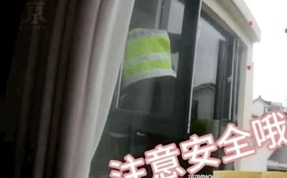 天降菜刀!南宁一男子的腿筋被砍断(四川天降菜刀)