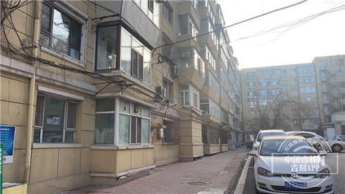 速路离居民楼仅50厘米住户伸手就能上路 奇葩现场曝光