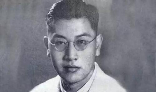 北京香山万安公墓埋在北京西山脚下,墓碑上写着茅盾诗人戴望舒之(北京西郊万安公墓)