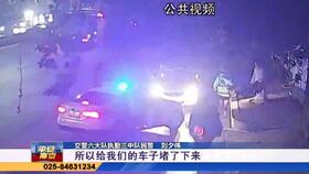 白色保时捷司机操作不当发生事故