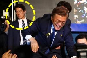 崔英才是文在寅的个人保镖 出身于特种部队的军官