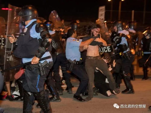 纽约一穿制服警察在周六死亡抗议活动中做出象征白人权力手势(警察穿制服发朋友圈规定)