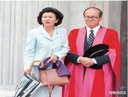 中国首富李嘉诚的妻子庄月明照片(中国首富李嘉诚的故事)