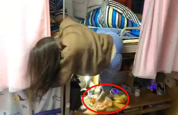成都理工大学毕业典礼砍室友 持刀伤人已涉嫌违法犯罪(成都理工大学毕业要求)