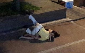 KTV喝完酒打滴滴 不料一名男子扶上了其他车(ktv没喝完的酒能带回家吗)
