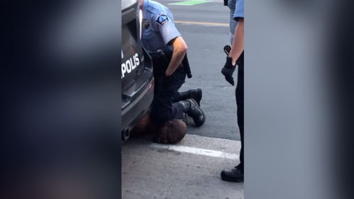 抗议美国警方的外国网友反映:这不是大型双标现场吗?(美国警方驱散抗议者)