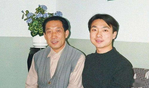 央视主持人康辉几乎少了一个成员(央视主持人康辉现状)