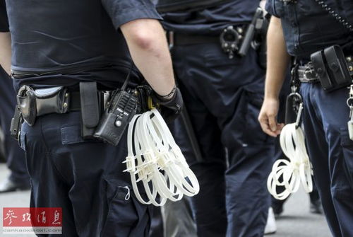 白人警察粗暴执法导致黑人男子死亡 使抗议活动席卷美国(美国警察对黑人和白人执法)