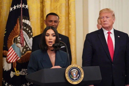 继美国嘻哈歌手之后侃爷坎耶韦斯特(Kanye West)(美国嘻哈歌手凯文)