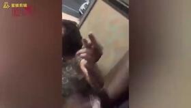 醉酒女子硬闯酒吧,当场撒泼 撞门舔玻璃吓坏了店里的顾客