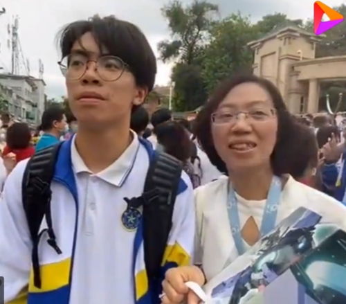 一出考场,就收到了妈妈送的高达模型 实名羡慕!(考场几天出一次)