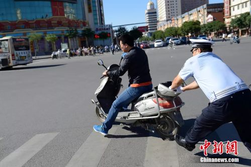 女孩马上骑自行车走了,同志:这样好心的套路可以多一些(喜欢骑自行车的女孩性格)