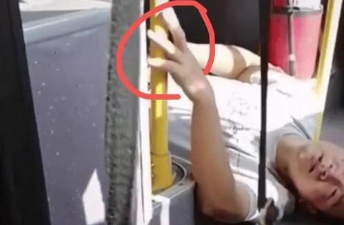 河南公交司机突发疾病倒地 乘客无视下车(杭州公交司机突发疾病)