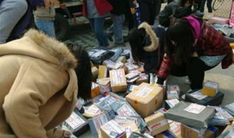 居民无意中看到对面的屋顶,好像有人 仔细一看,吓得赶紧报警(无意中看到了老师的)