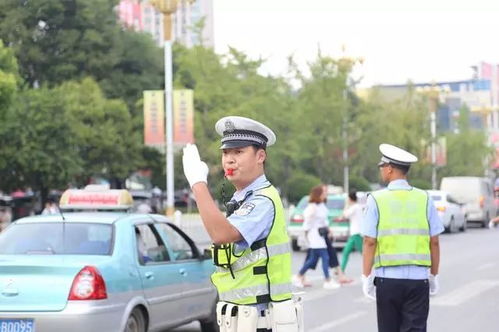 海南女孩骑自行车拧瓶盖,结果出乎意料(骑自行车去海南)