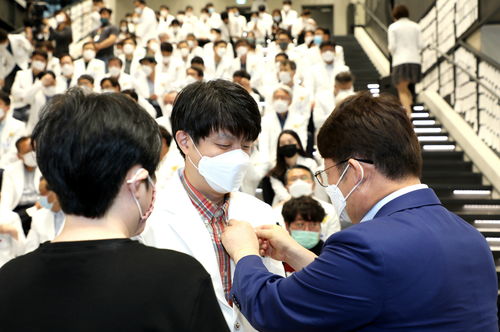 韩国大邱市长跪下感谢医护人员(韩国大邱市相当于中国哪个城市)