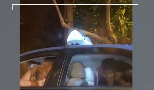 河南一辆出租车停在十字路口,后排几名美丽的乘客在车里疯狂地摇(河南出租车发票)