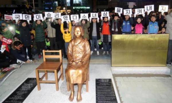 韩国植物园否认这座雕像有意影射安倍晋三(韩国外岛植物园)