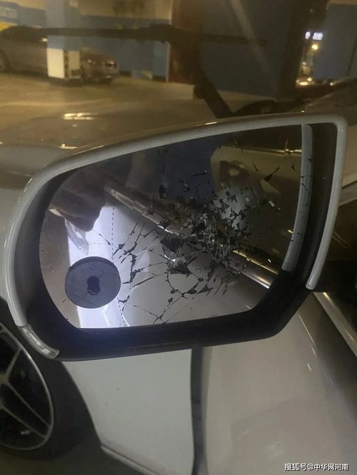 女人砸了9辆车,让男朋友赔偿男人的回应:只是普通朋友(女人应该有辆自己的车吗)