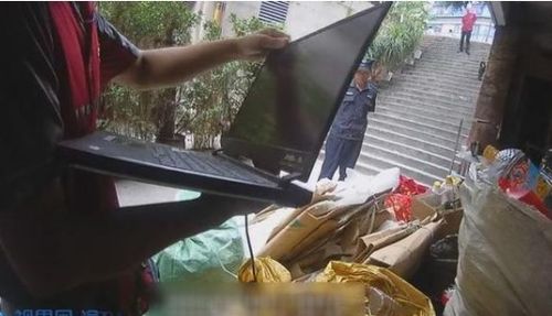 新电脑被当作废品捡卖了3块 警方一小时内迅速追回(新电脑当废品卖3块)
