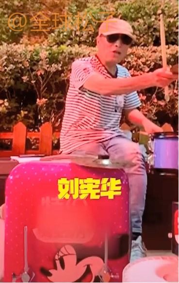 郑州70岁架鼓大叔喊刘宪华 一人乐队杜文学 打架鼓,写诗画画