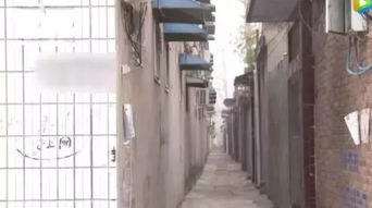 大兴一男子躺在五楼空调外挂护栏上吓得立马报警
