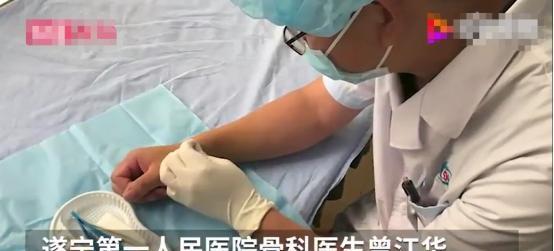 四川骨科医生左手右手术:切肌就像撕棉布(邓友章四川骨科医生)