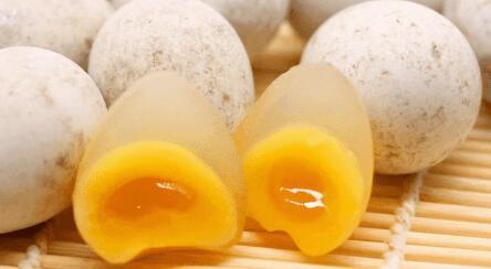 十天后孵出20只小鹌鹑蛋