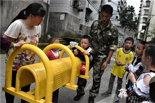 工人们看着床,吓得报警 消防到达后也很害怕:我们第一次抓住它