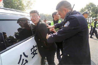 湖北省一小汽车高速违章停车