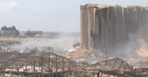 贝鲁特港口爆炸事故现场 黎巴嫩总理证实2700吨硝酸铵爆炸(贝鲁特港口硝酸铵爆炸)