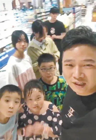 宇宙中最强大的叔叔!男人家16个侄子来过8个暑假 现场曝光