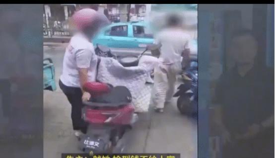 女人捡钱不还说有种别丢谁规定捡东西必须还?